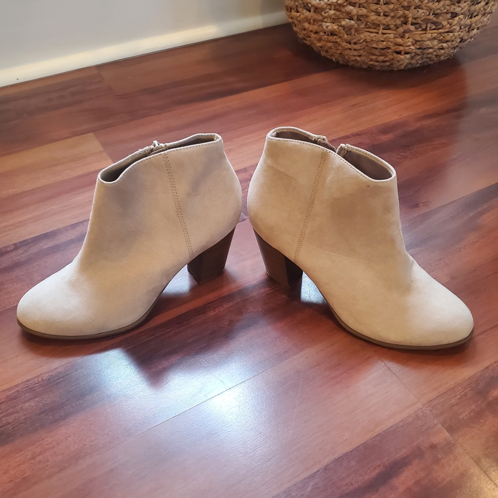 Old Navy Beige Ankle Booties Size 8